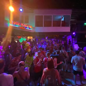 Albergue Blanco Bar, Phi Phi Don