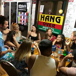 Albergue Hangover, Phi Phi Don